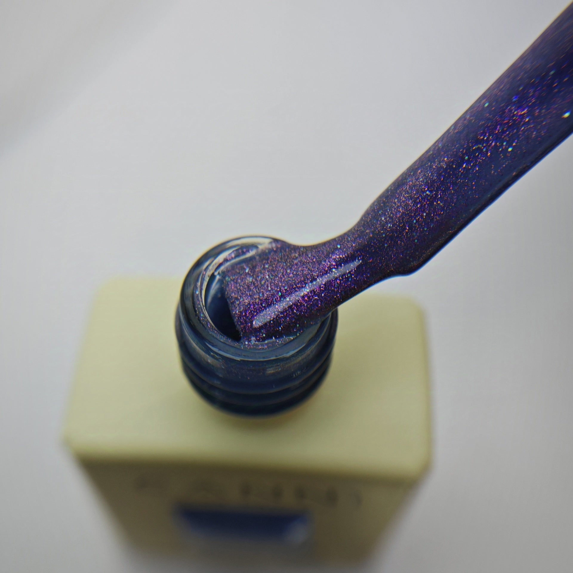 CANNI HEMA FREE UV/LED Cat Eye gel polish 9 ml No. 8025