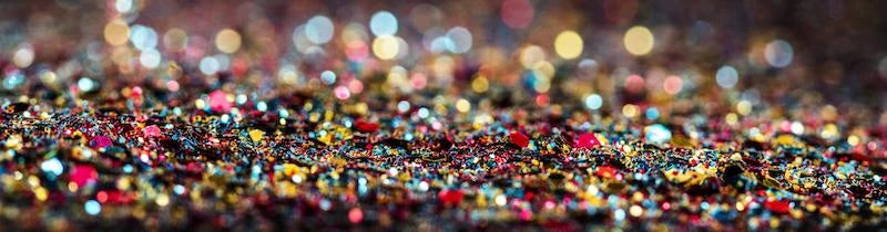 A Flitter, Glitter és Cukorpor termékek különféle méretű és színű csillogó apróságokat tartalmaznak