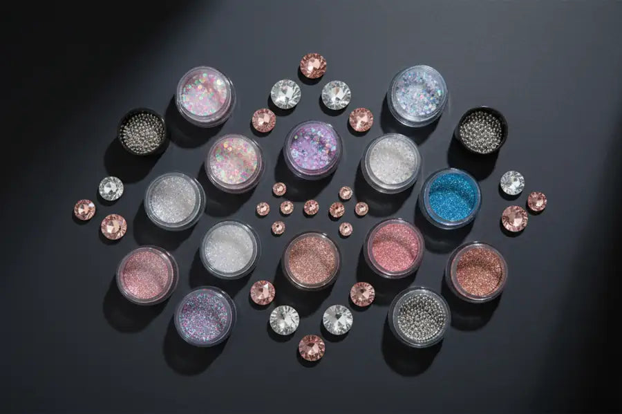 Strassz, glitter és csillámpor díszítők