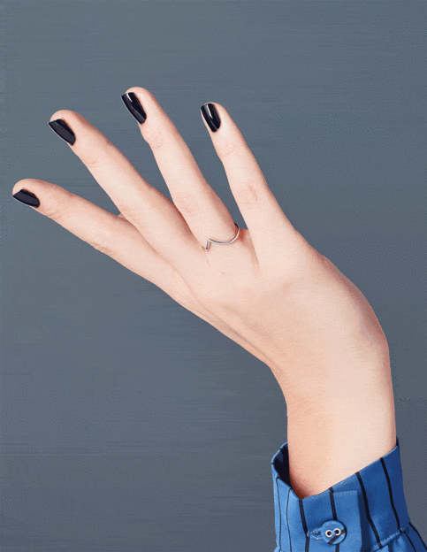 T02 Black Onyx (Lady in black) OPI nail polish